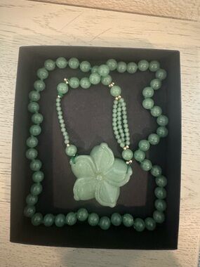 Jade  Floral Pendant Beaded Necklace - Women Jewelry